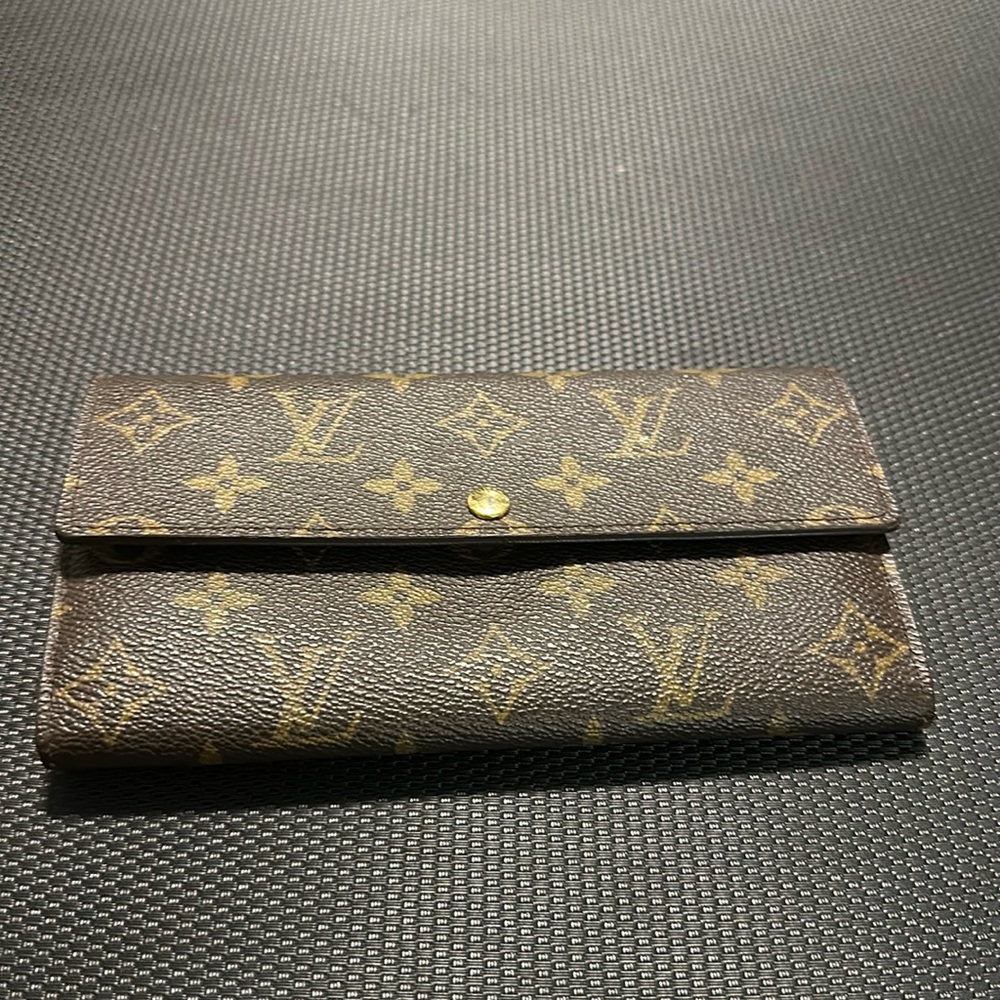 Louis Vuitton, Sarah wallet